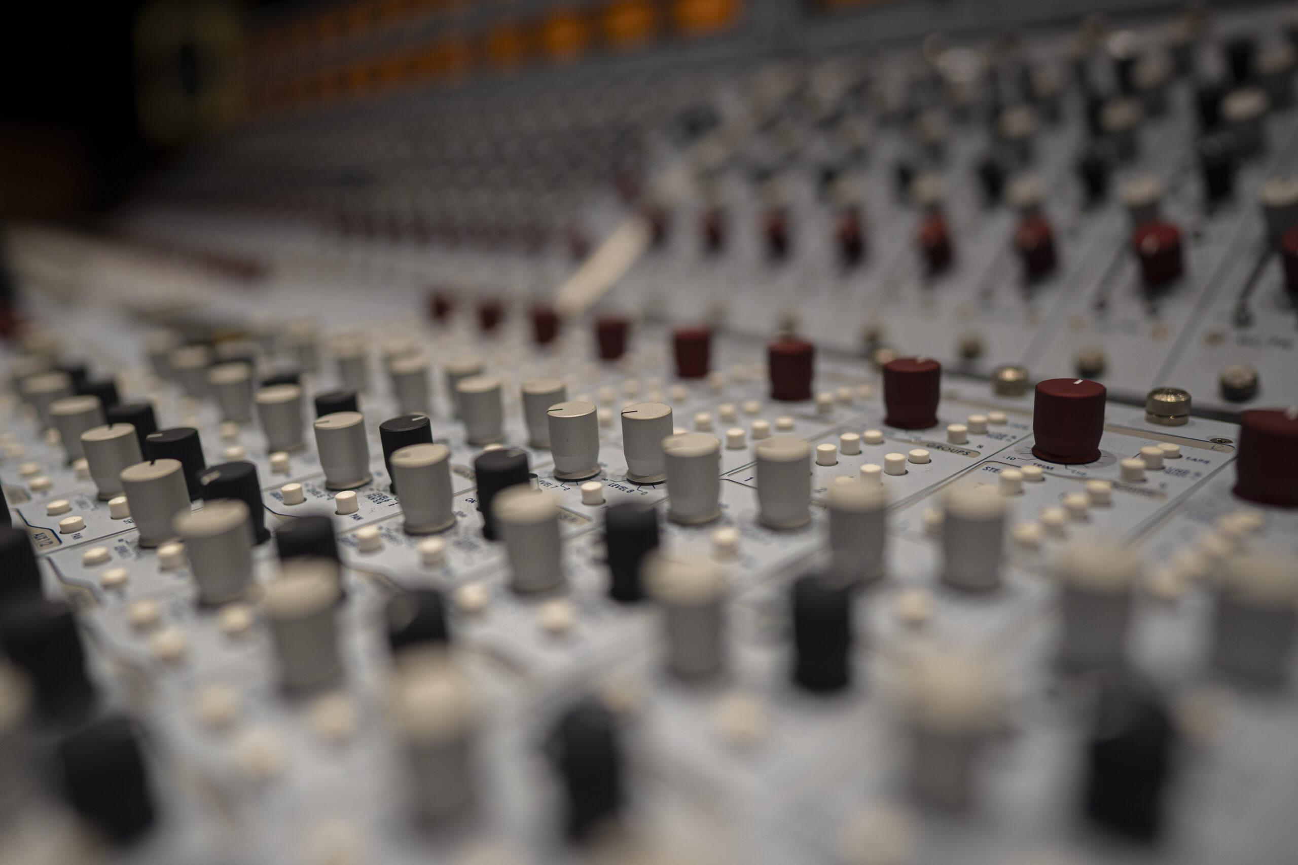 Ses aracılığıyla dünyalar yaratmak